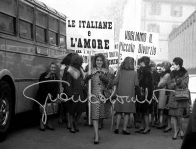 Women demonstration pro divorce. Milan, 1962